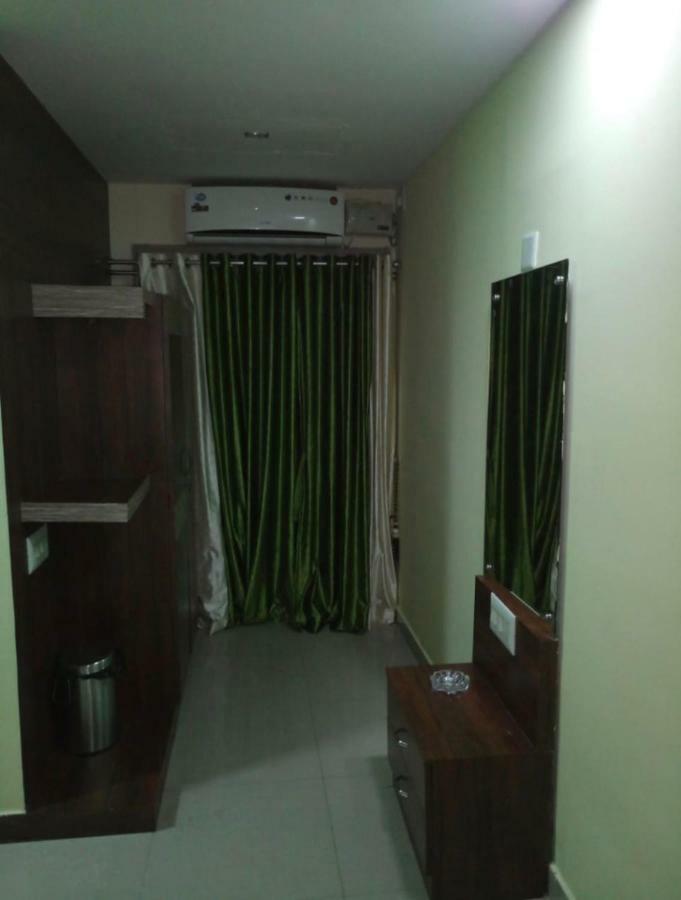 Highland Inn Hotel Mangalore Extérieur photo